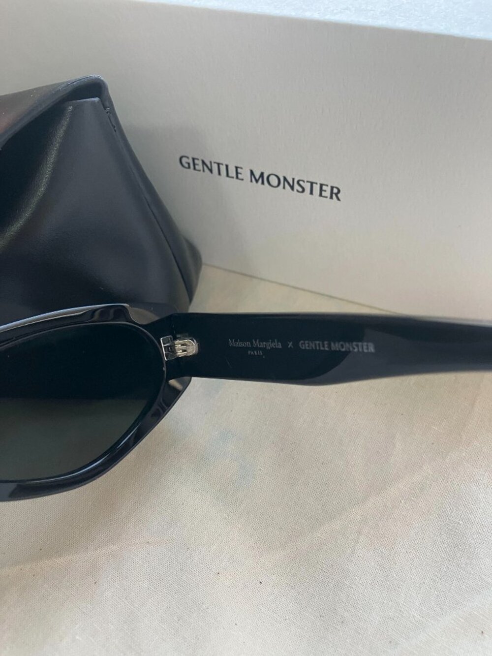 Gentle Monster Black Slim Oval Cat-Eye Sunglasses - Picture 6 of 8